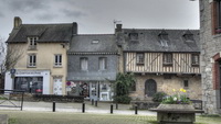 Pourmenée su Acignë : les traces du pâssë  den le bourg