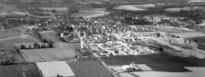 Vue aérienne du nord de l’agglomération d’Acigné à 40 ans d’intervalle