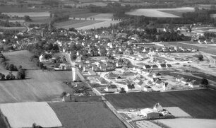 Vue aérienne du nord de l’agglomération d’Acigné à 40 ans d’intervalle