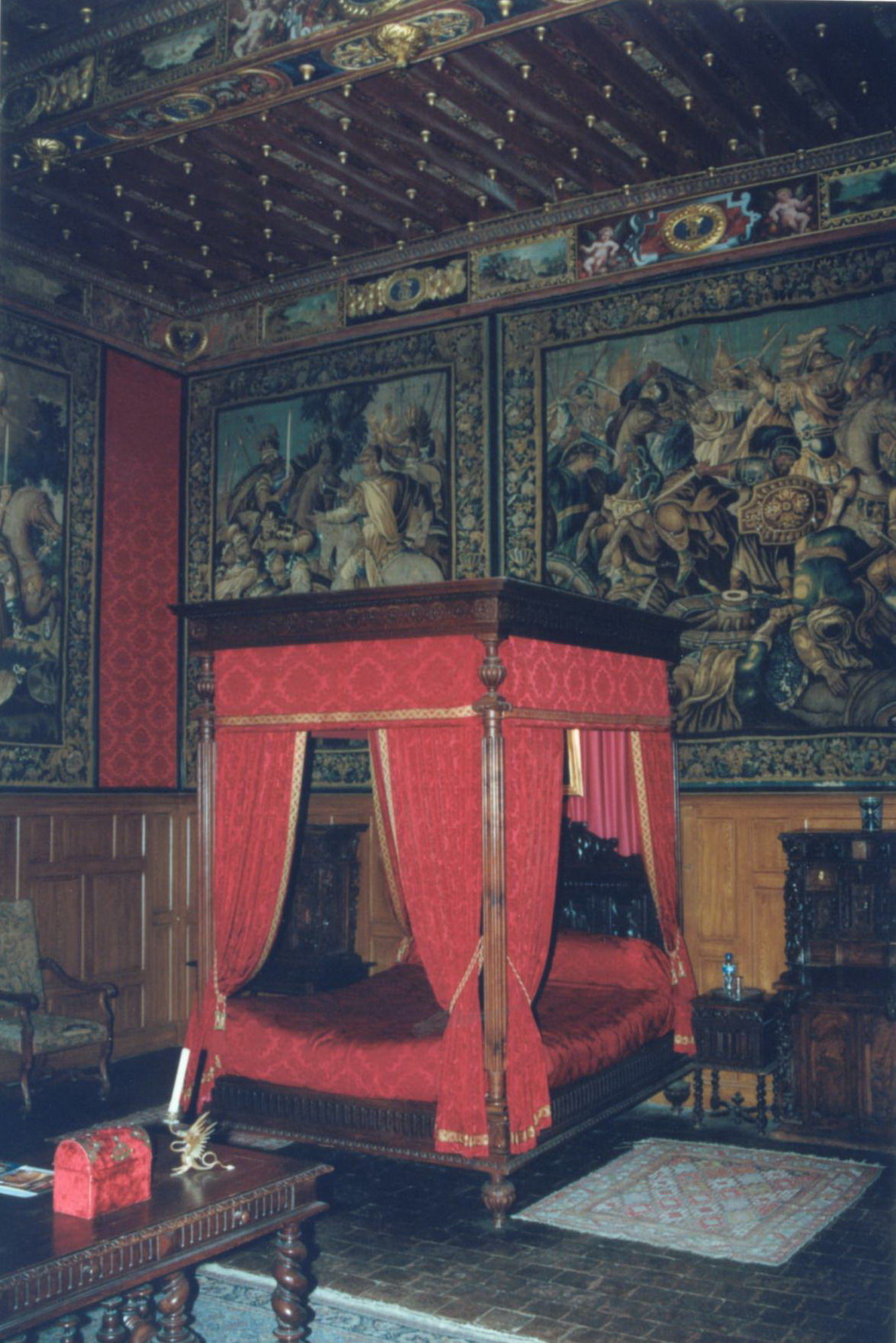 Chambre dite de Judith d'Acigné au château de Brissac-Quincé (XVIè siècle).