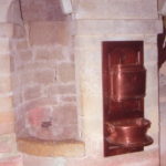 Puits et fontaine à eau dans la cuisine du château de Brissac-Quincé.